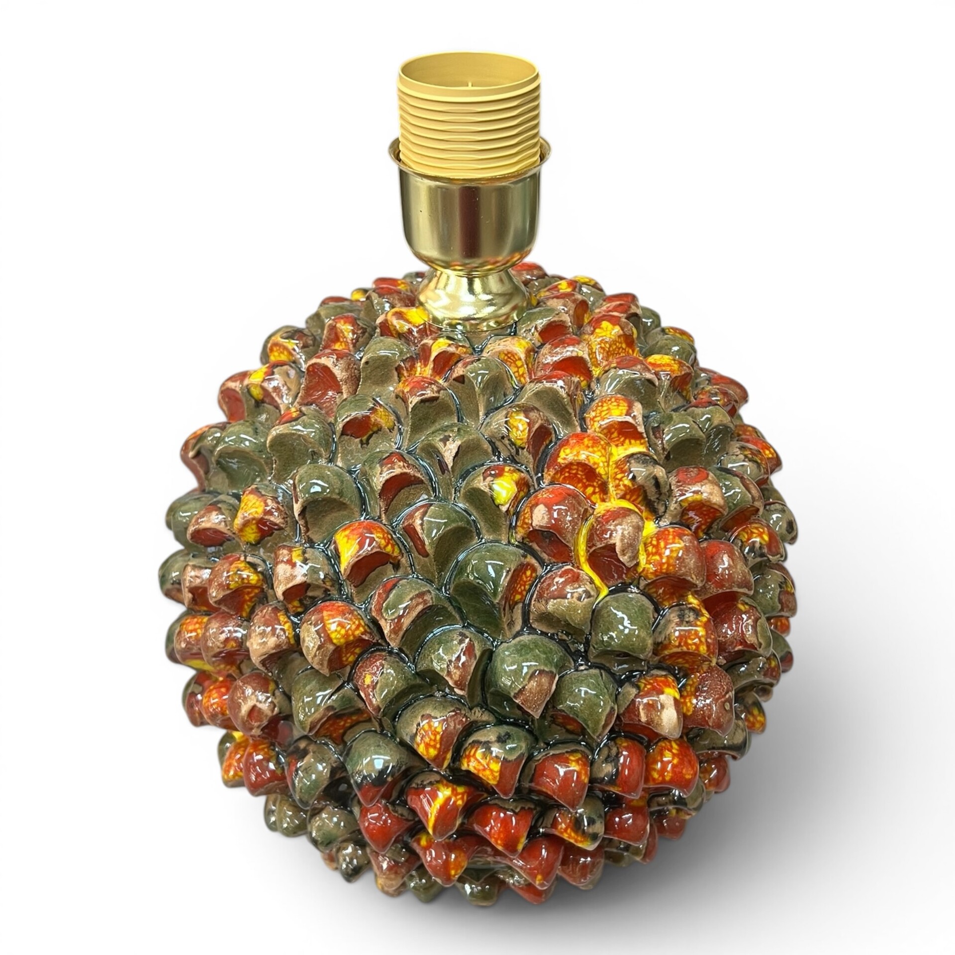 Lume sfera pigna decoro rosso e mattone effetto lava in ceramica siciliana Produzione artigianale di Santo Stefano di Camastra h.45cm