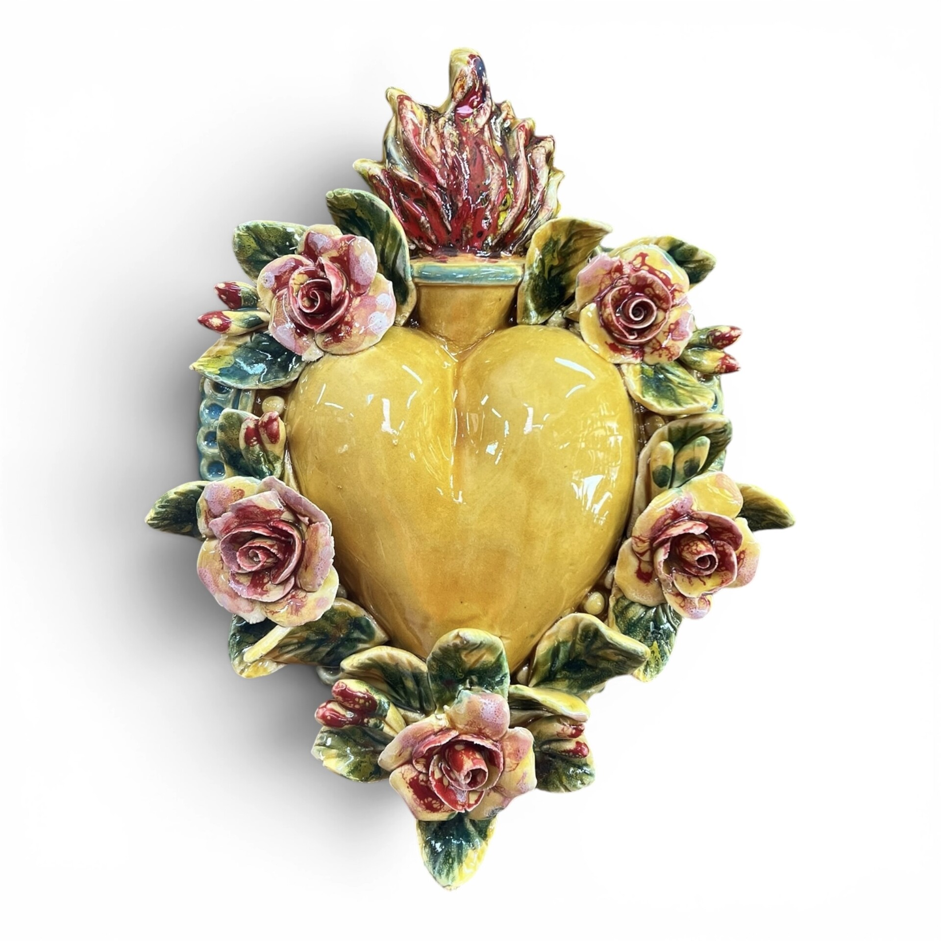 Cuore Sacro Ex Voto da parete decoro giallo ocra e rose rosa in ceramica siciliana Produzione artigianale di Palermo h.27cm