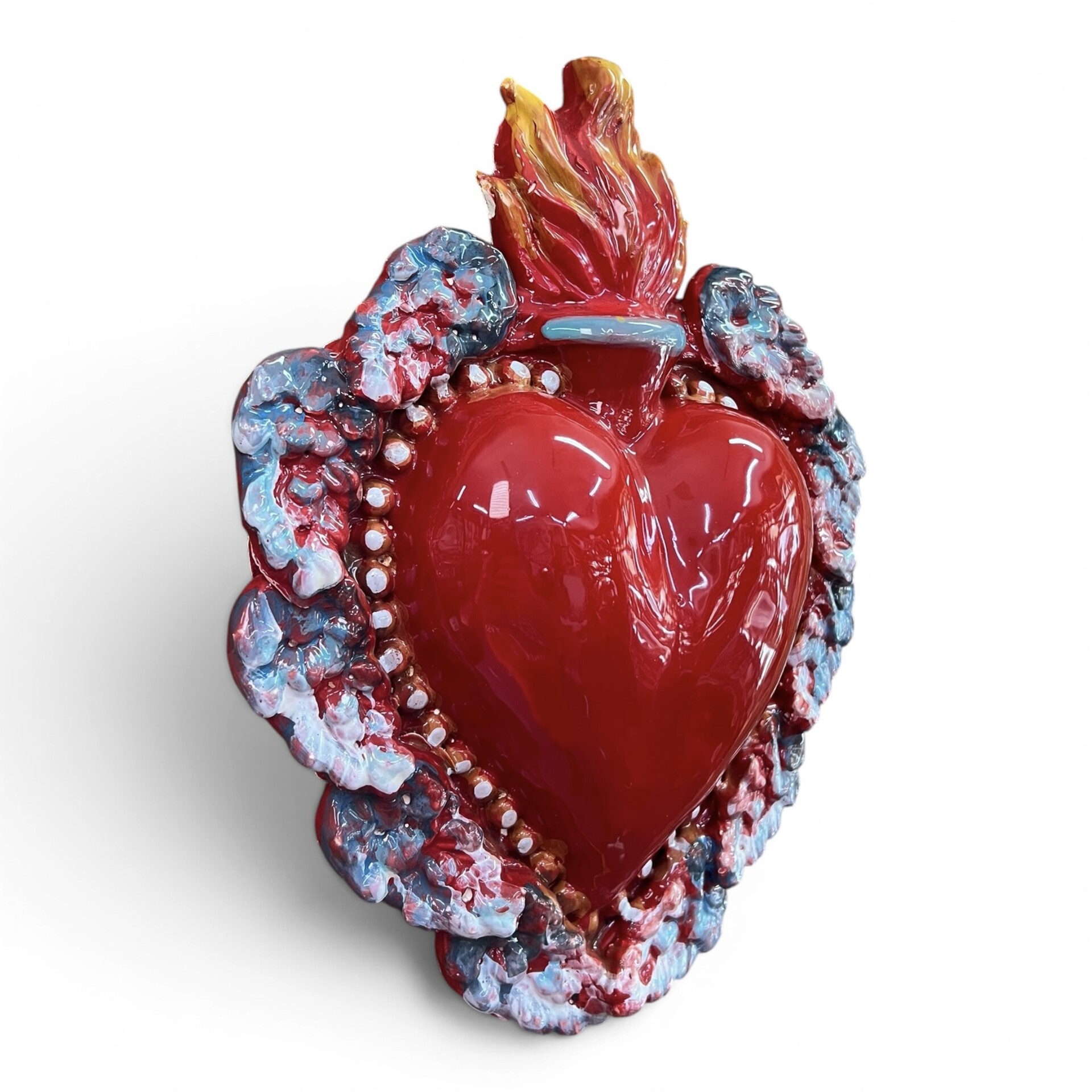 Cuore Sacro Ex Voto da parete decoro rosso corallo con ali d'angelo celesti in ceramica siciliana Produzione artigianale di Palermo h.23cm