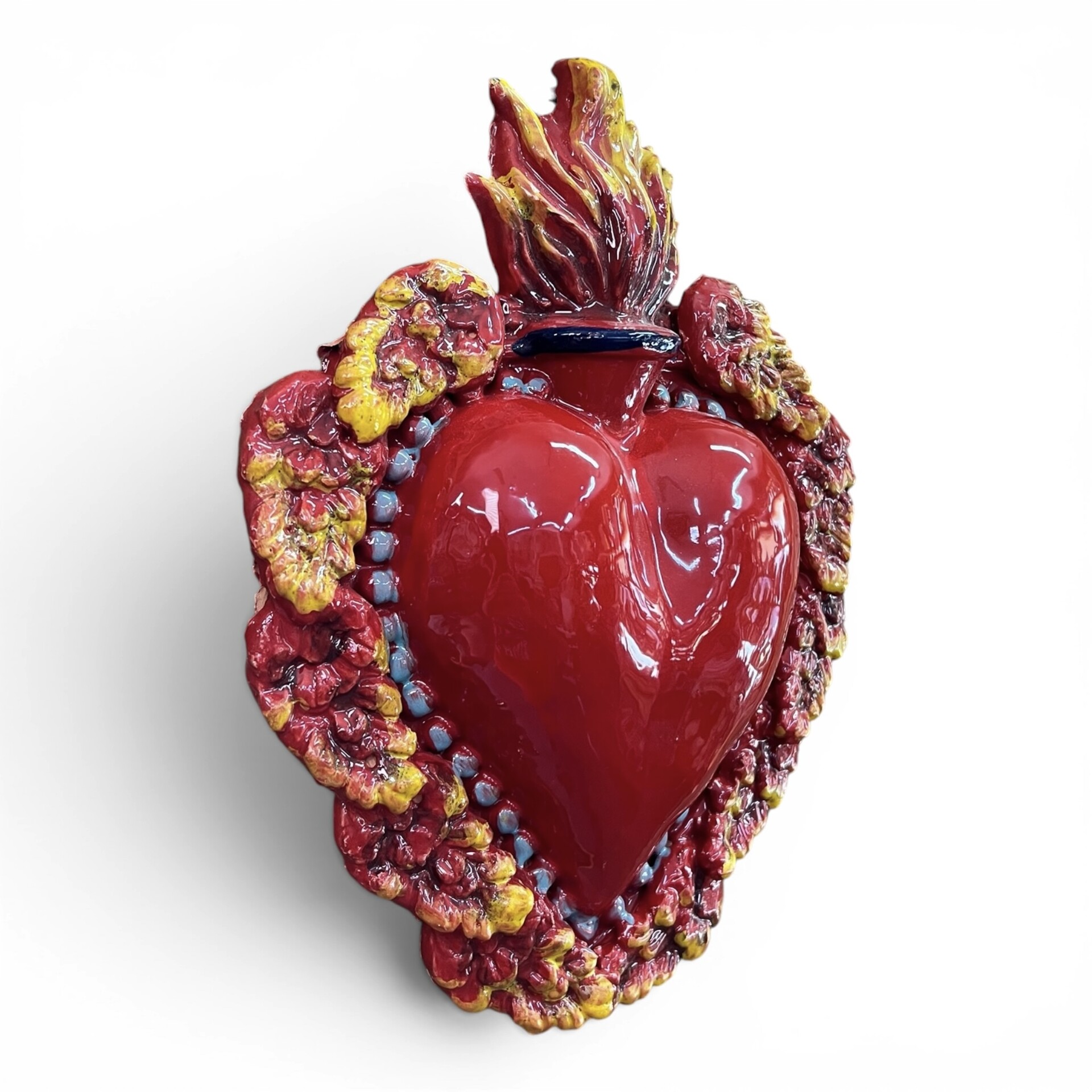 Cuore Sacro Ex Voto da parete decoro rosso corallo con ali d'angelo gialle in ceramica siciliana Produzione artigianale di Palermo h.23cm