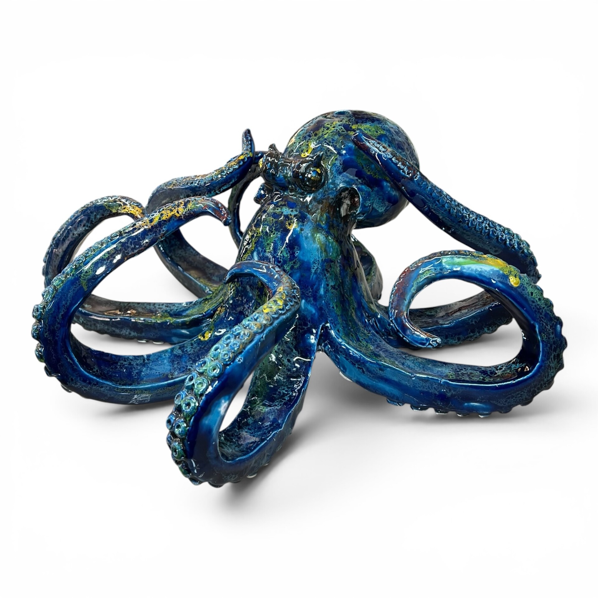 Scultura Polpo gigante decoro blu marino sfumature rosse e gialle in ceramica siciliana Produzione artigianale di Palermo lunghezza 40cm