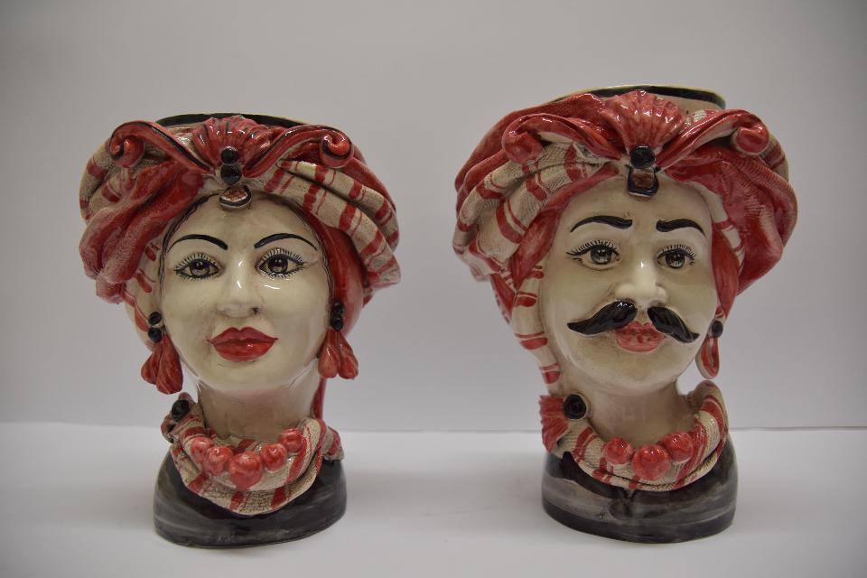 Coppia teste di moro con turbante decoro rosso e nero Produzione artigianale di Caltagirone h.30cm