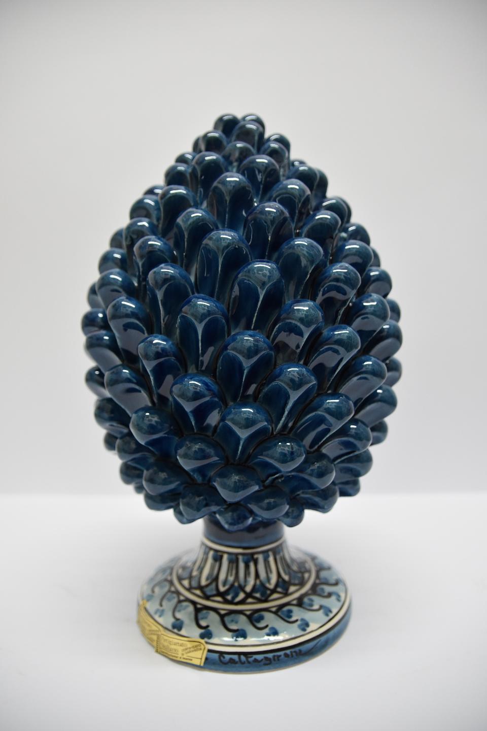 Pigna siciliana in ceramica blu antico h.30 Produzione artigianale di Caltagirone con piede decorato