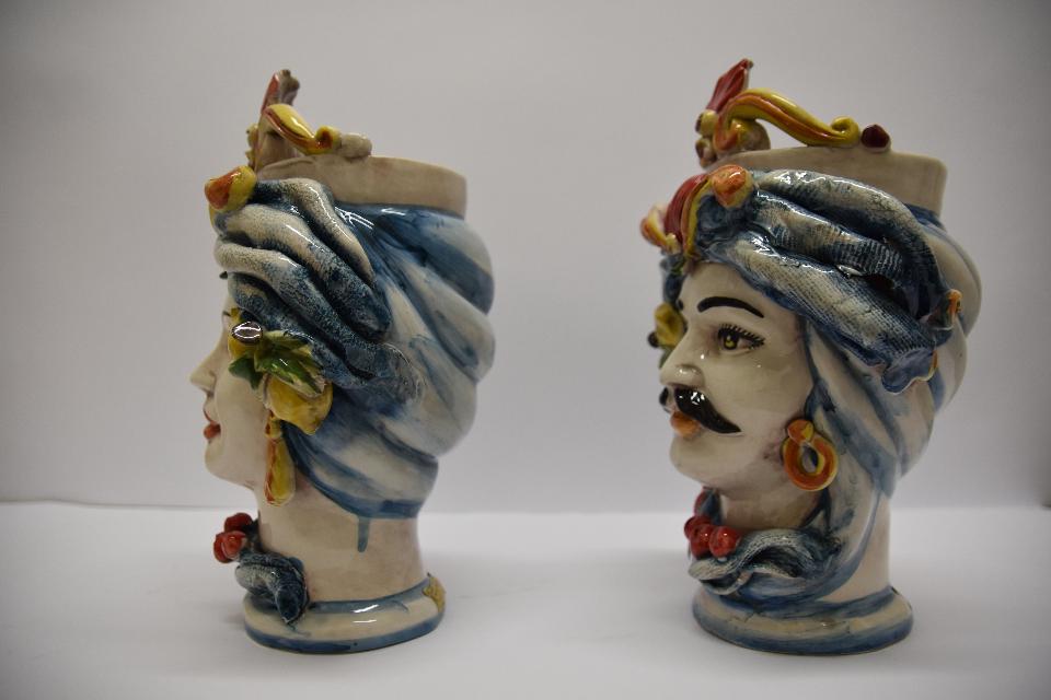 Coppia teste di moro con turbante e limoni Produzione artigianale  di Caltagirone h. 31 cm