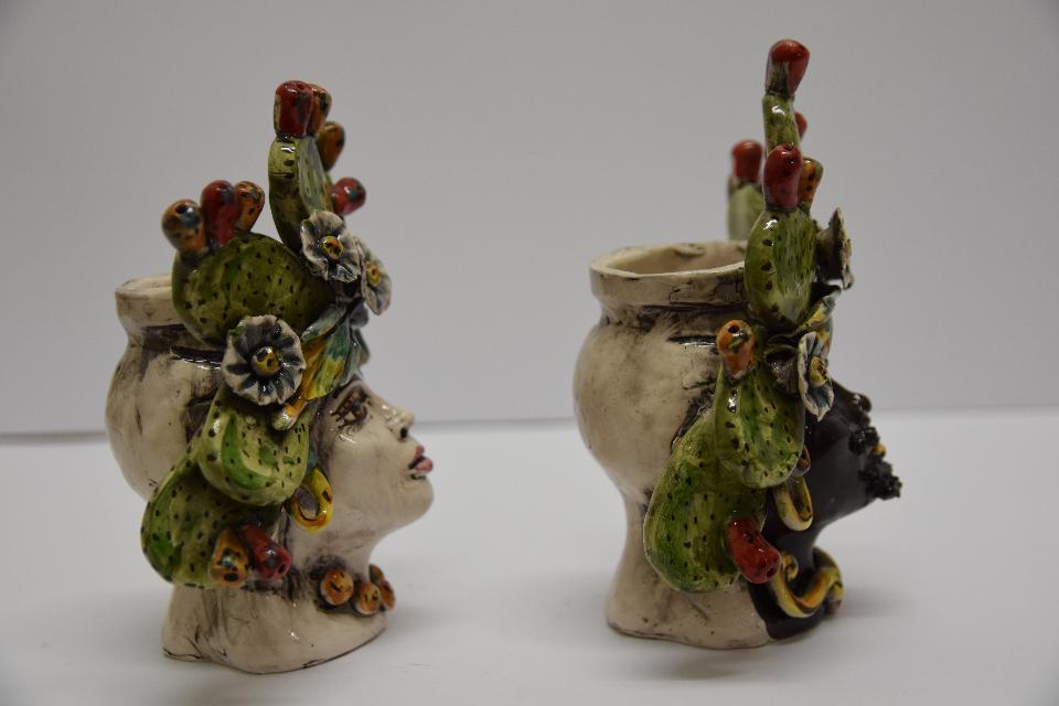 Coppia Teste di moro decoro frutta Produzione artigianale di Caltagirone  h.20