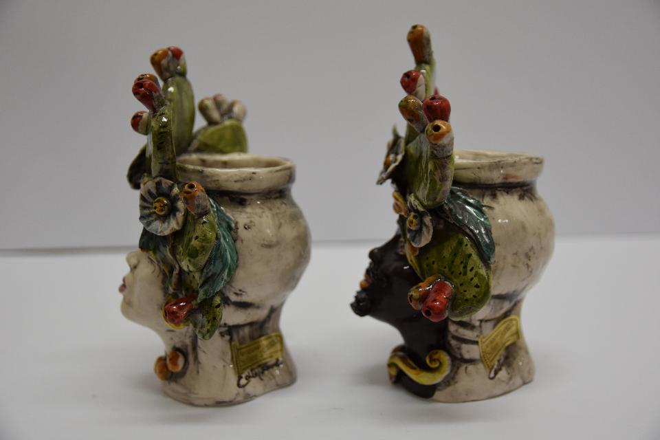 Coppia Teste di moro decoro frutta Produzione artigianale di Caltagirone  h.20