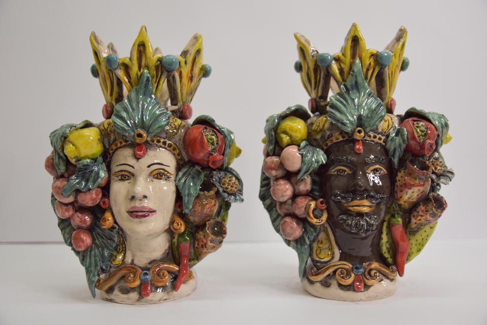 Teste di moro  frutta Produzione artigianale di Caltagirone  h.25 cm