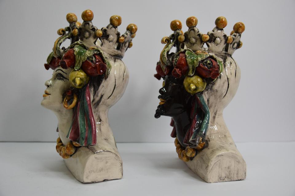 Coppia Teste di moro decoro frutta Produzione artigianale di Caltagirone  Mezzo busto h.25