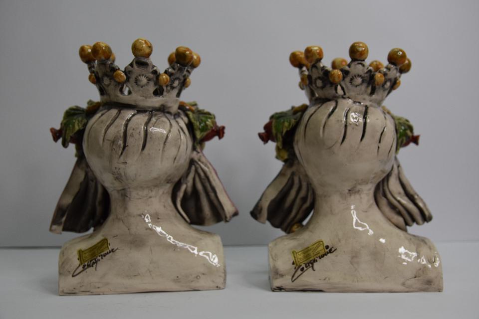 Coppia Teste di moro decoro frutta Produzione artigianale di Caltagirone  Mezzo busto h.25