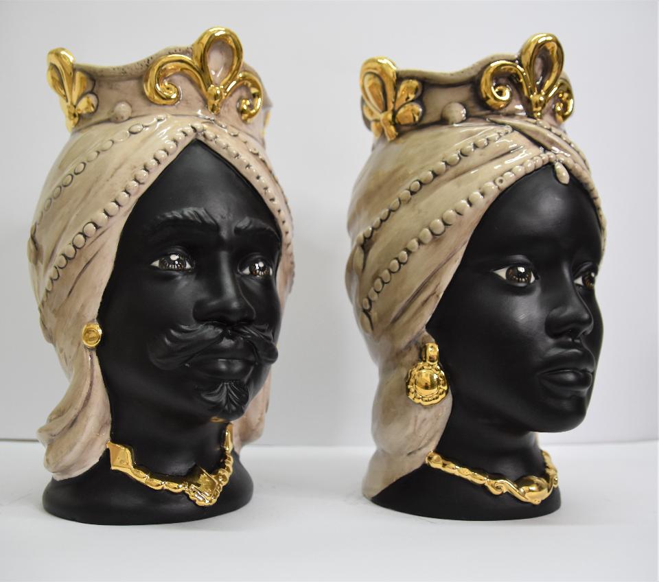 Coppia teste di moro gioiello  Produzione artigianale di Caltagirone  Decoro in oro zecchino h.35cm