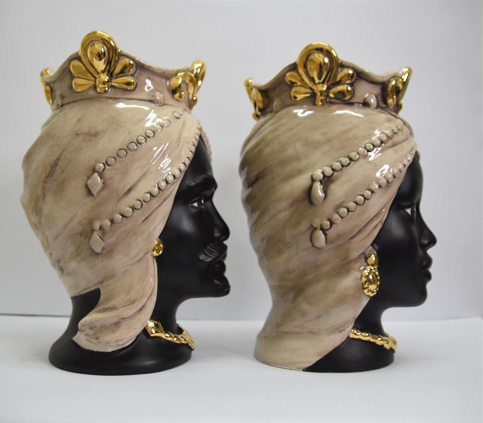 Coppia teste di moro gioiello  Produzione artigianale di Caltagirone  Decoro in oro zecchino h.35cm