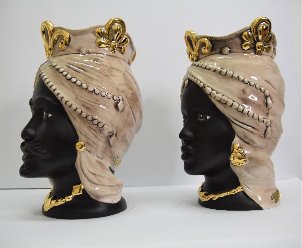 Coppia teste di moro gioiello  Produzione artigianale di Caltagirone  Decoro in oro zecchino h.35cm
