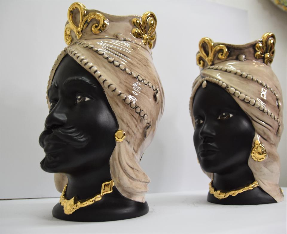 Coppia teste di moro gioiello  Produzione artigianale di Caltagirone  Decoro in oro zecchino h.35cm