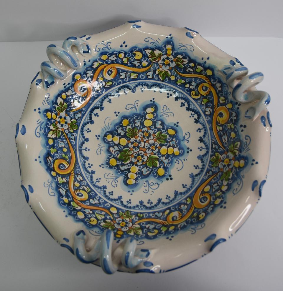 Centrotavola in ceramica smerlato con manici Produzione artigianale di Caltagirone  Diametro 40cm