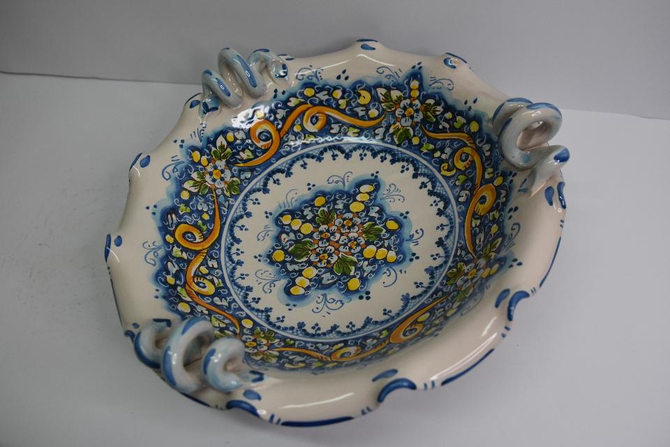 Centrotavola in ceramica smerlato con manici Produzione artigianale di Caltagirone  Diametro 40cm