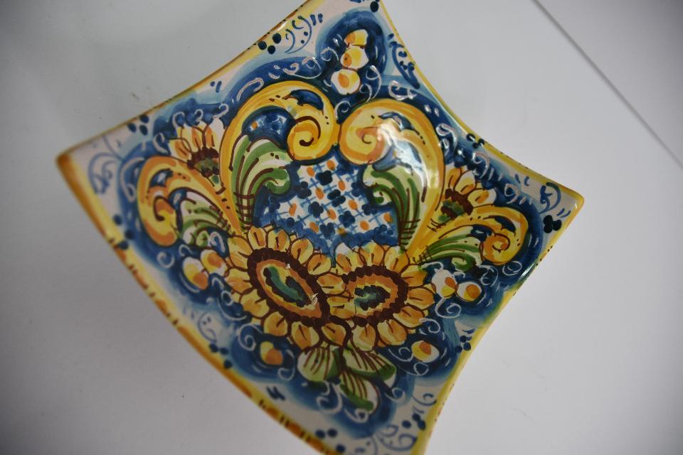 Svuotatasche in ceramica  Produzione artigianale di Caltagirone  21 x 21
