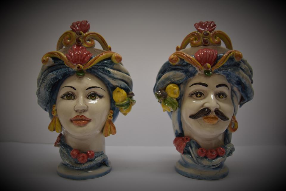 Coppia teste di moro con turbante e limoni Produzione artigianale  di Caltagirone h. 31 cm