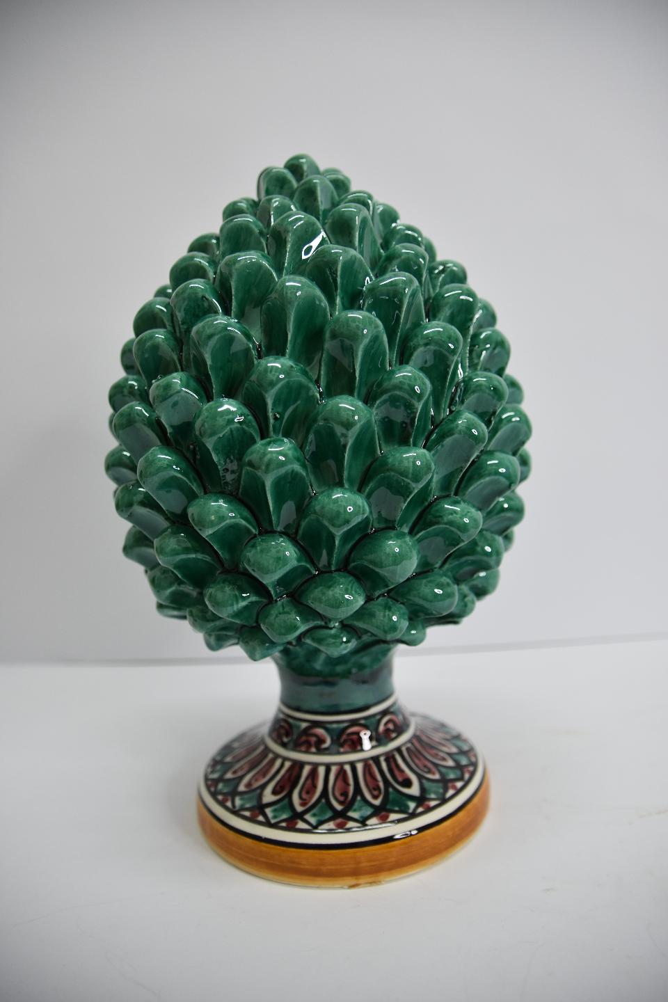 Pigna siciliana in ceramica verde ramino con piede decorato Produzione artigianale di Caltagirone h.30 cm