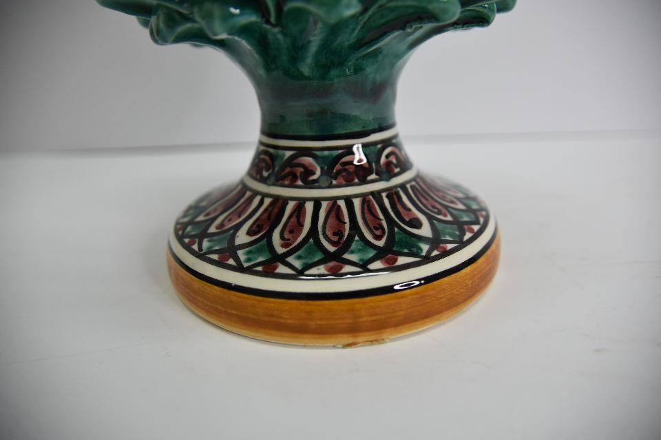 Pigna siciliana in ceramica verde ramino con piede decorato Produzione artigianale di Caltagirone h.30 cm