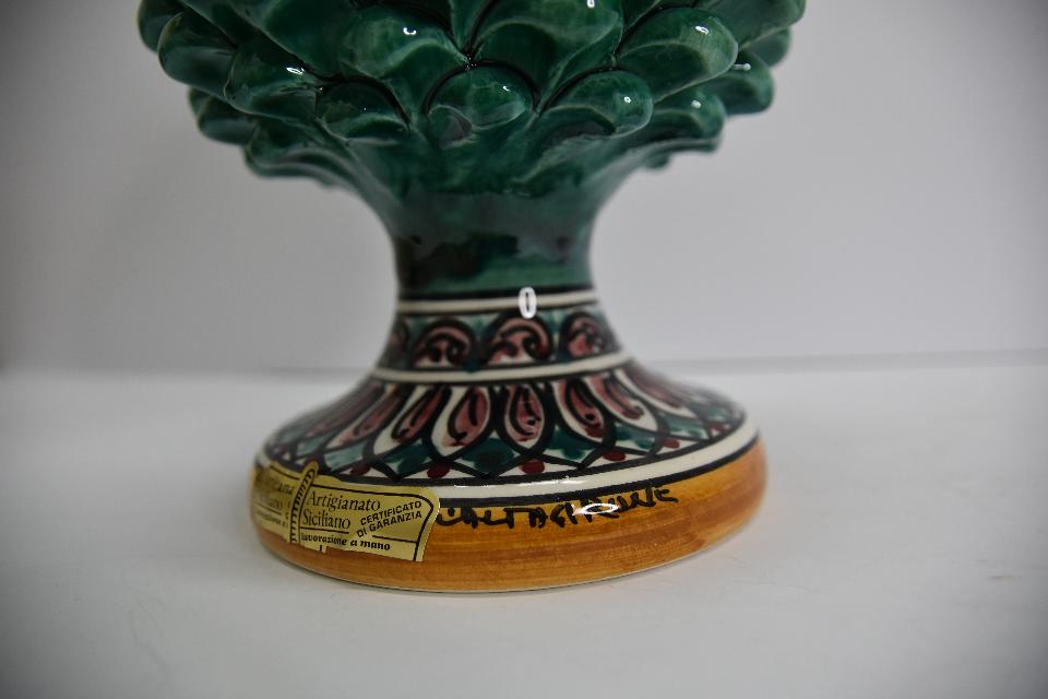 Pigna siciliana in ceramica verde ramino con piede decorato Produzione artigianale di Caltagirone h.30 cm