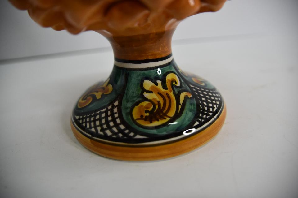 Pigna siciliana in ceramica arancione con piede decorato Produzione artigianale di Caltagirone  h.25 cm