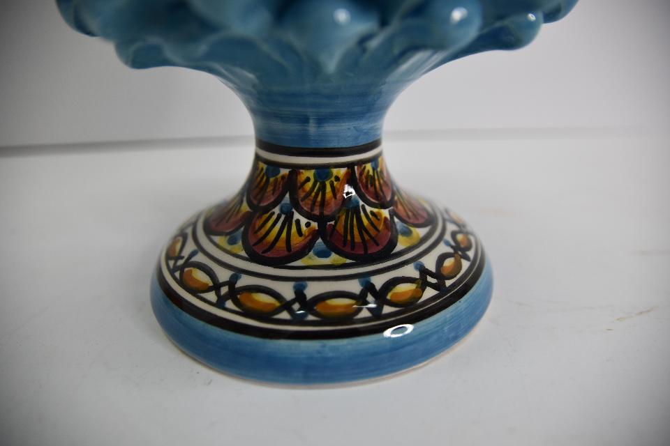 Pigna siciliana in ceramica celeste h.25 cm Produzione artigianale di Caltagirone  con piede decorato