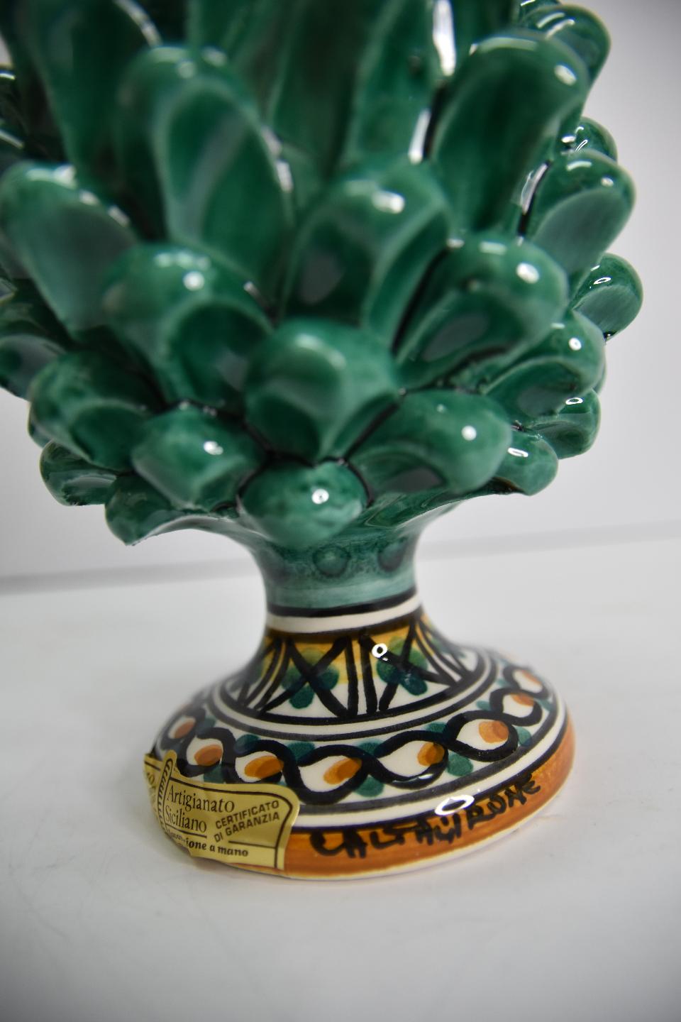 Pigna siciliana in ceramica verde ramino h.20 Produzione artigianale di Caltagirone con piede decorato