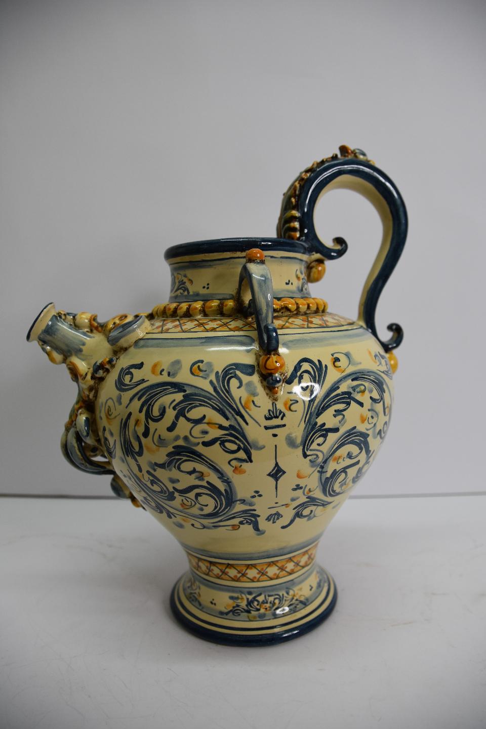 Versatoio in ceramica Produzione artigianale di Caltagirone  h.32