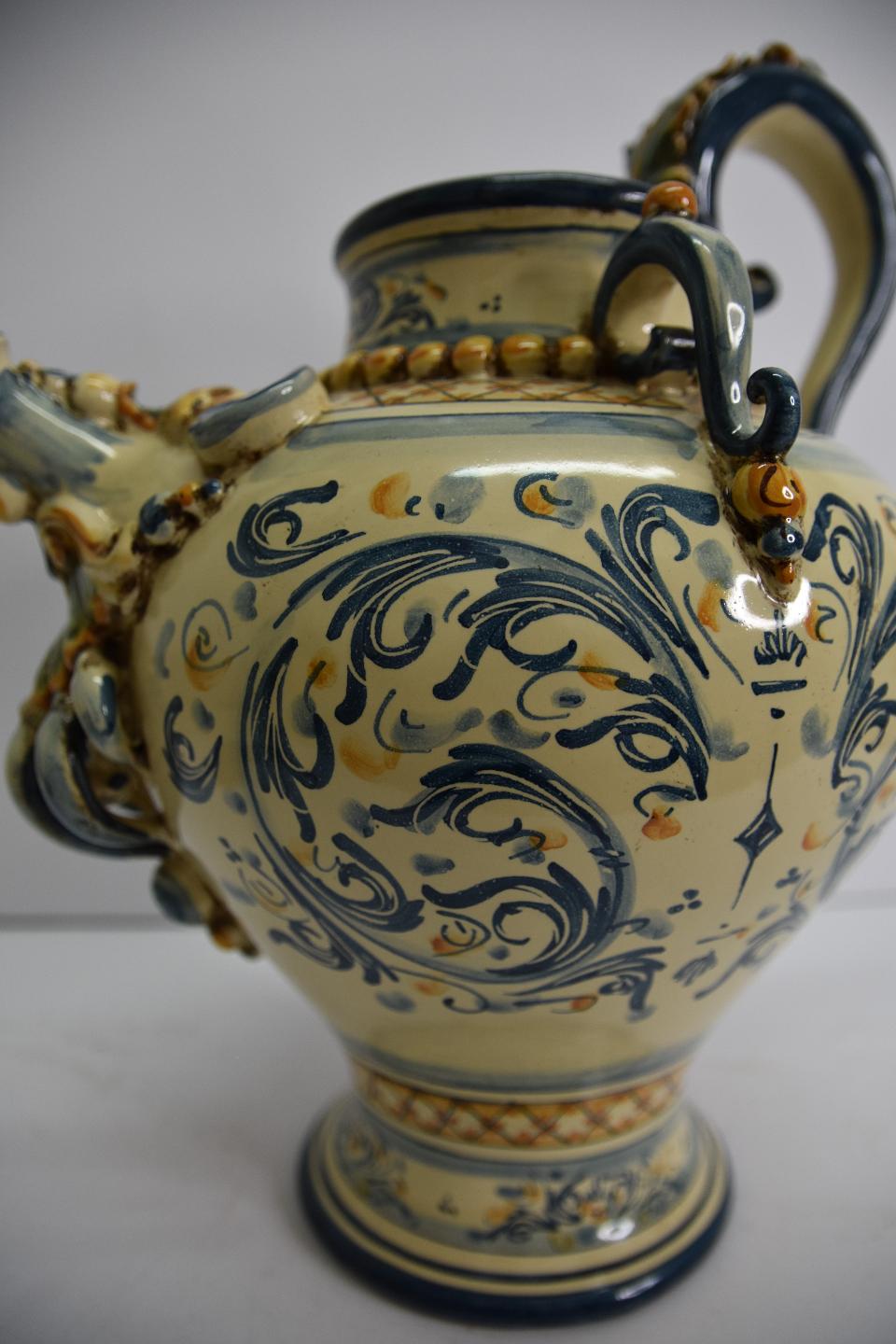 Versatoio in ceramica Produzione artigianale di Caltagirone  h.32