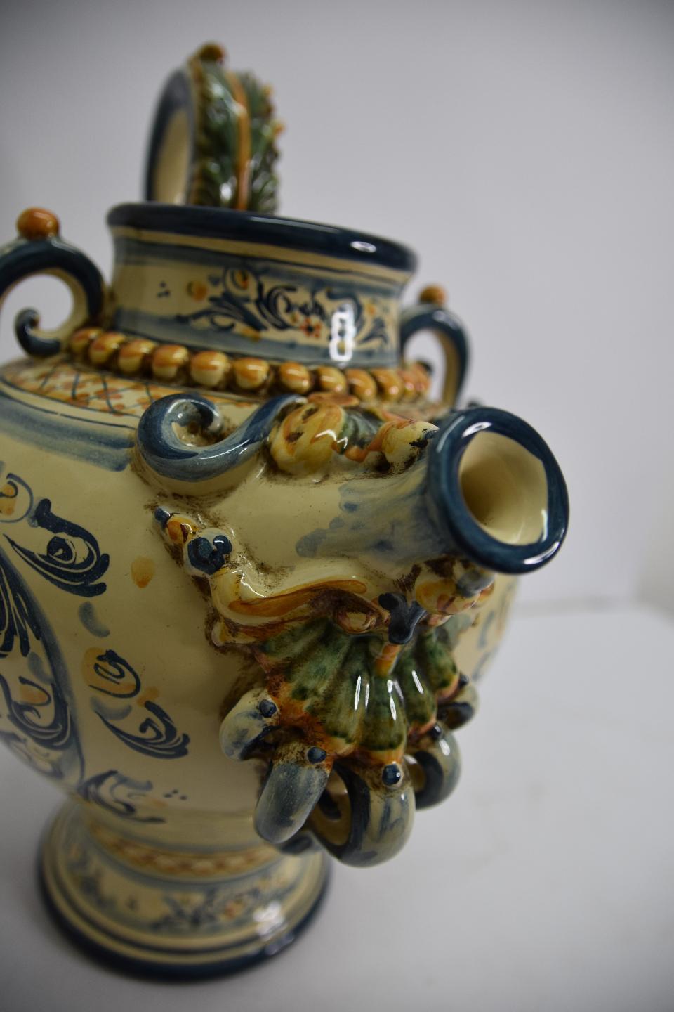 Versatoio in ceramica Produzione artigianale di Caltagirone  h.32