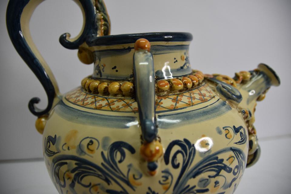 Versatoio in ceramica Produzione artigianale di Caltagirone  h.32
