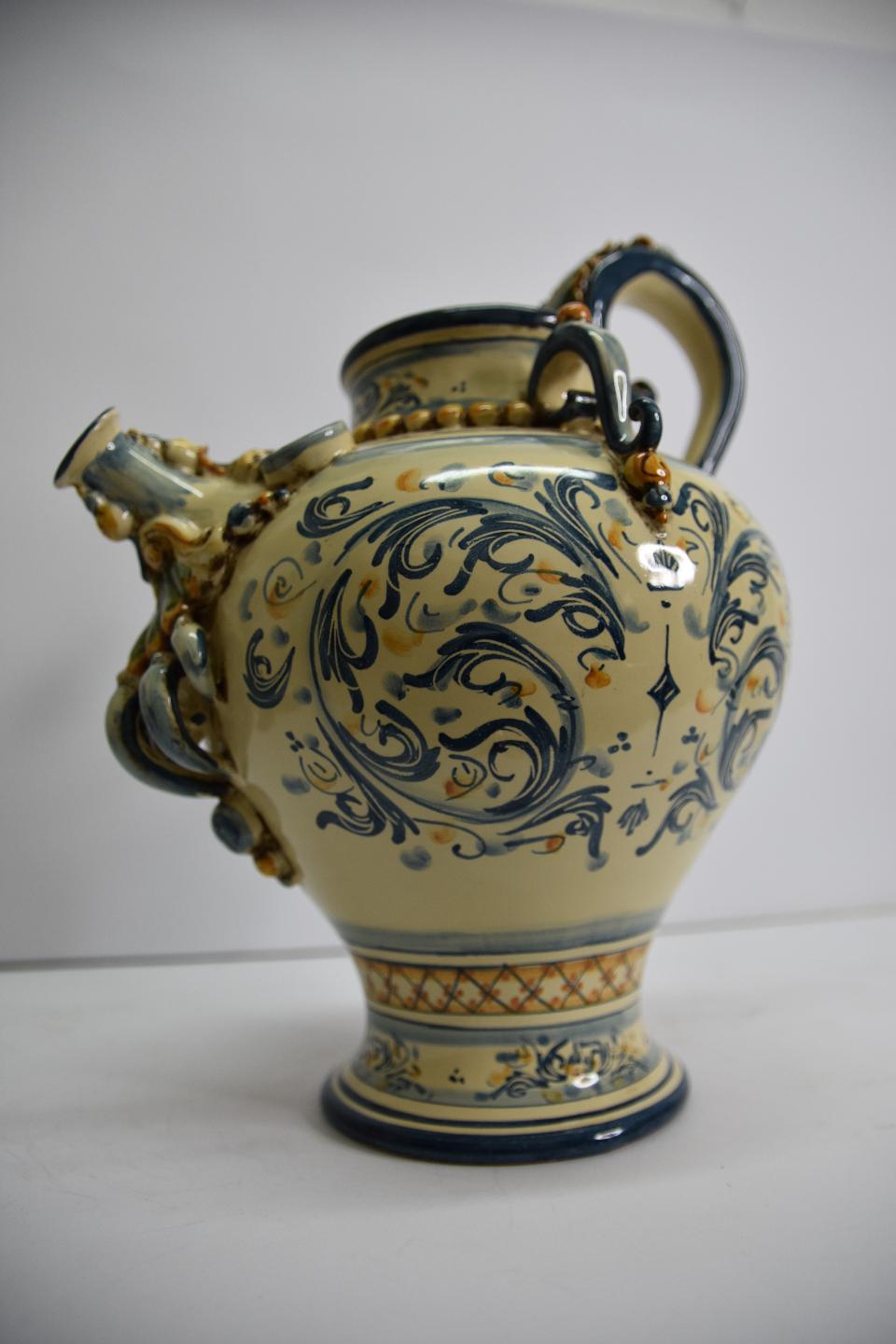 Versatoio in ceramica Produzione artigianale di Caltagirone  h.32