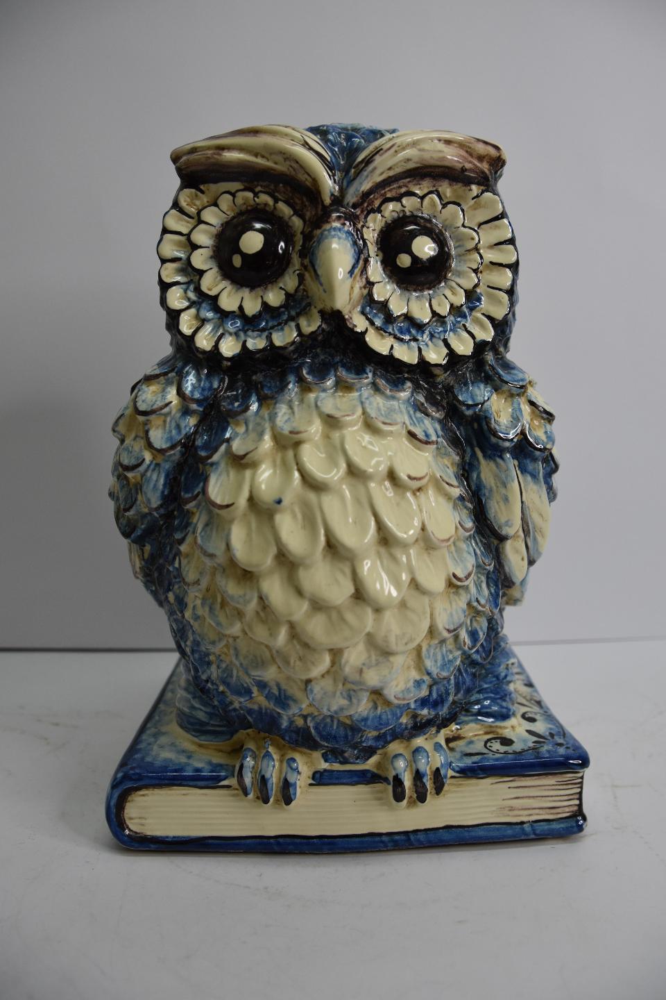 Civetta in ceramica  Produzione artigianale di Caltagirone  h.20 cm