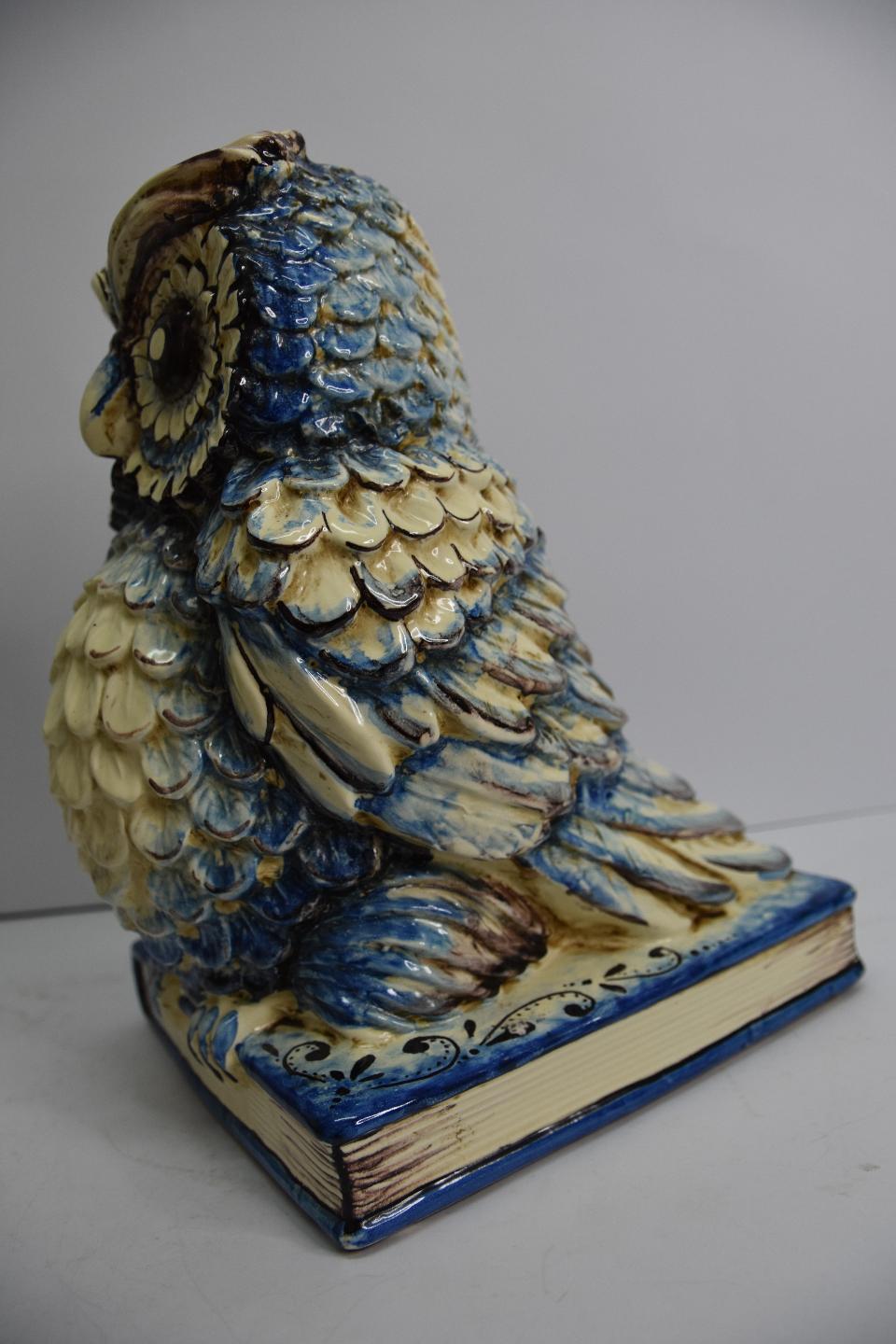 Civetta in ceramica  Produzione artigianale di Caltagirone  h.20 cm