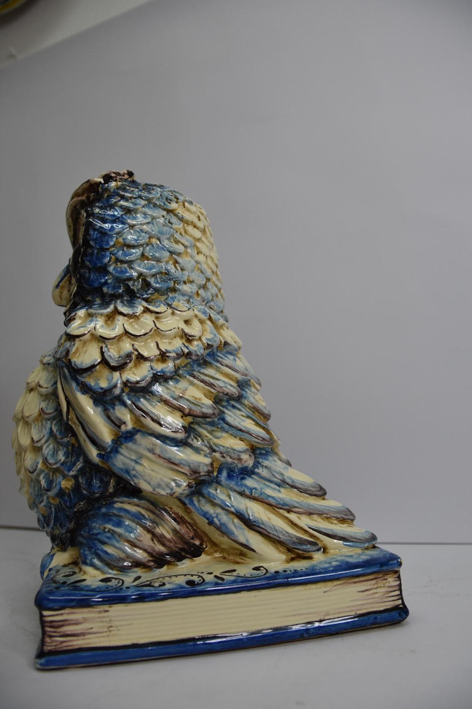 Civetta in ceramica  Produzione artigianale di Caltagirone  h.20 cm