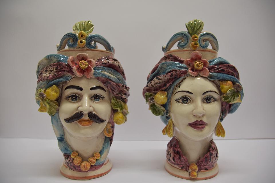 Coppia Teste di moro con turbante e limoni decoro blu e bordeaux Produzione artigianale di Caltagirone h.30cm