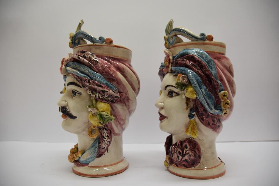 Coppia Teste di moro con turbante e limoni decoro blu e bordeaux Produzione artigianale di Caltagirone h.30cm