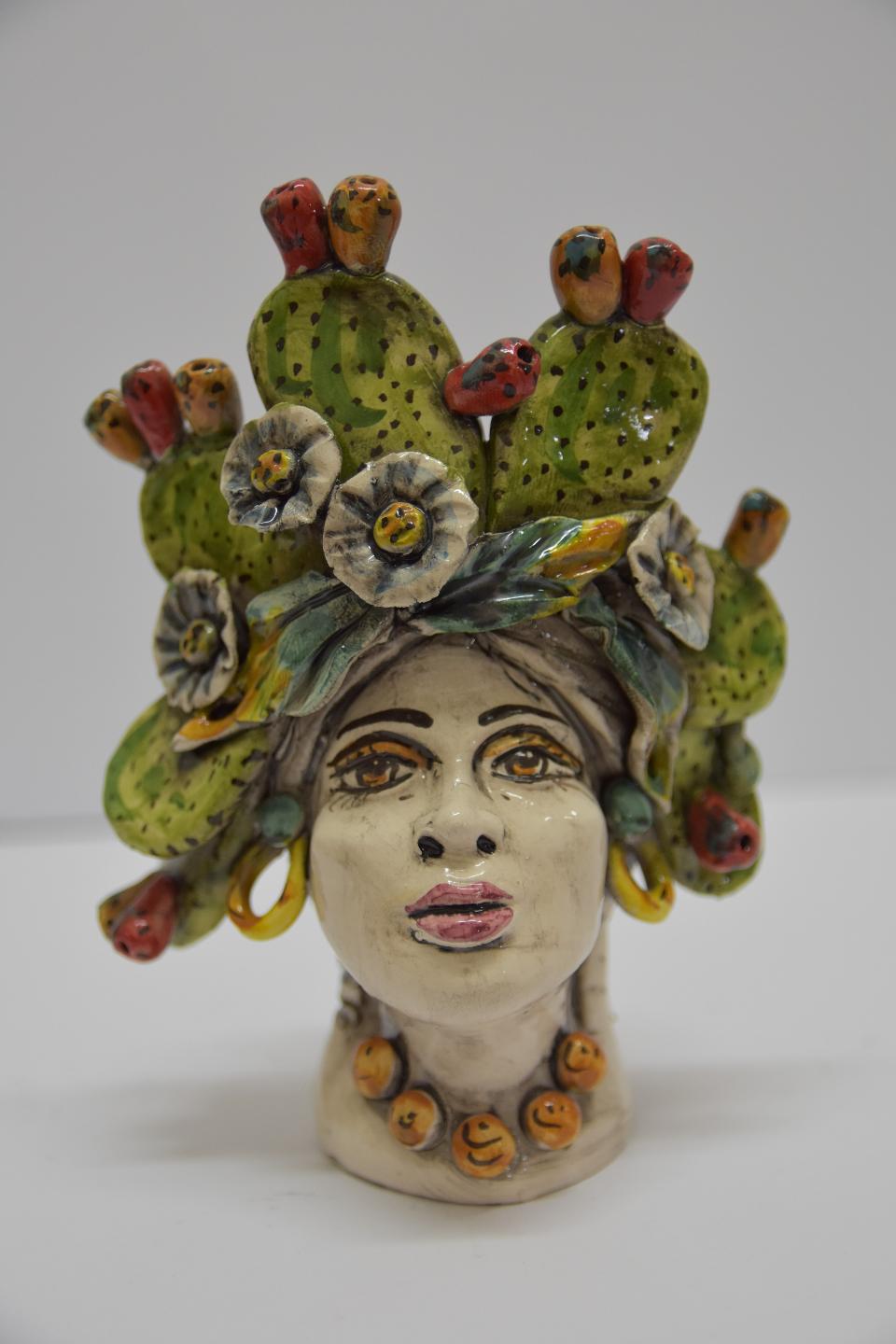 Coppia Teste di moro decoro frutta Produzione artigianale di Caltagirone  h.20