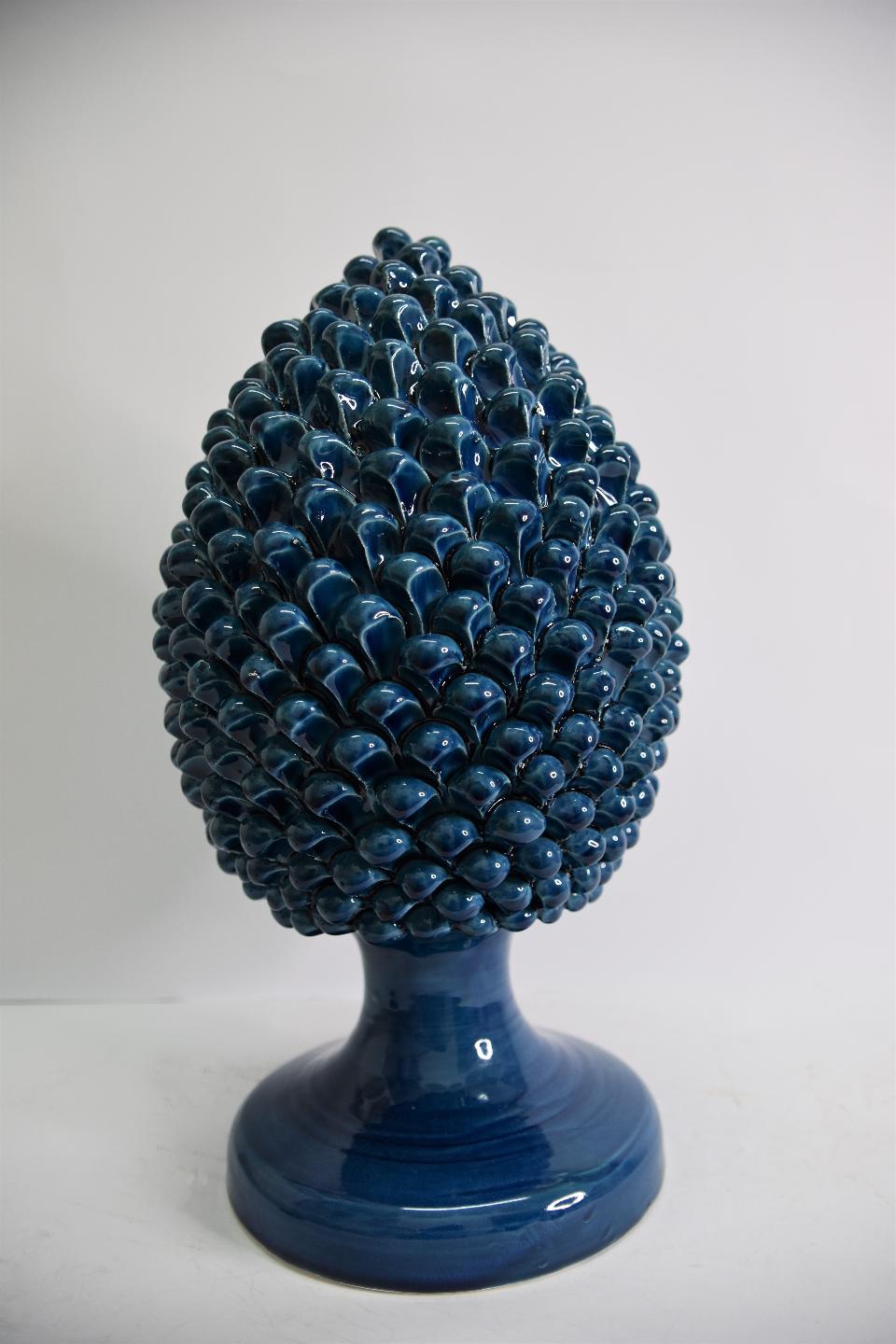 Pigna siciliana in ceramica blu antico h.40 Produzione artigianale di Caltagirone tinta unica