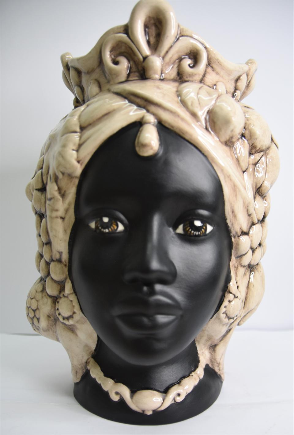 Coppia teste di moro decoro frutta fumé nero satinato Produzione artigianale di Caltagirone h.36 cm