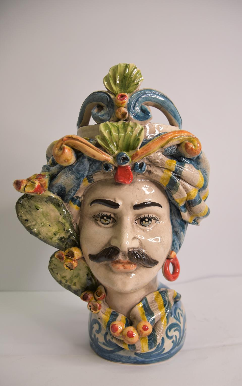 Coppia teste di moro fichi d'india e turbante Produzione artigianale di Caltagirone  h.31 cm