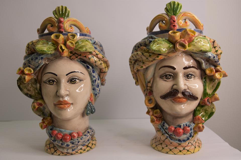 Coppia Teste di moro fichi d'india e turbante Produzione artigianale di Caltagirone  h. 31 cm