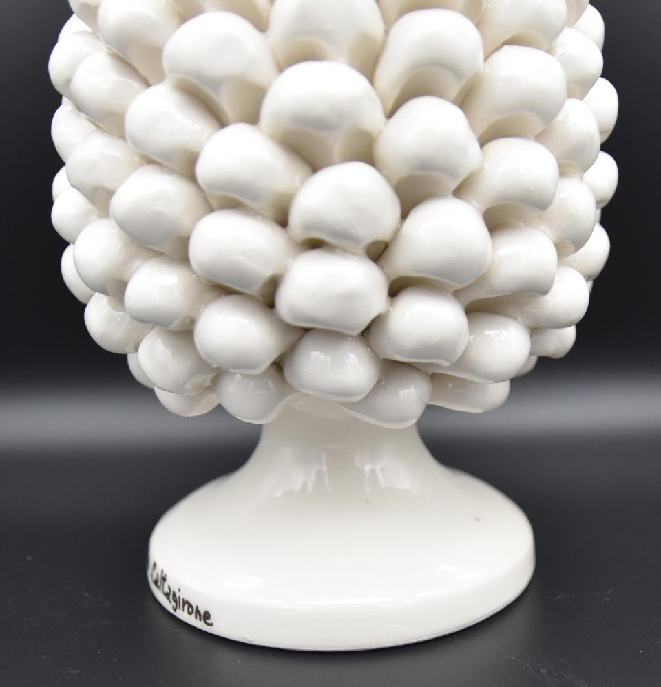 Pigna siciliana in ceramica design moderno h.25 cm Produzione artigianale di Caltagirone monocolore