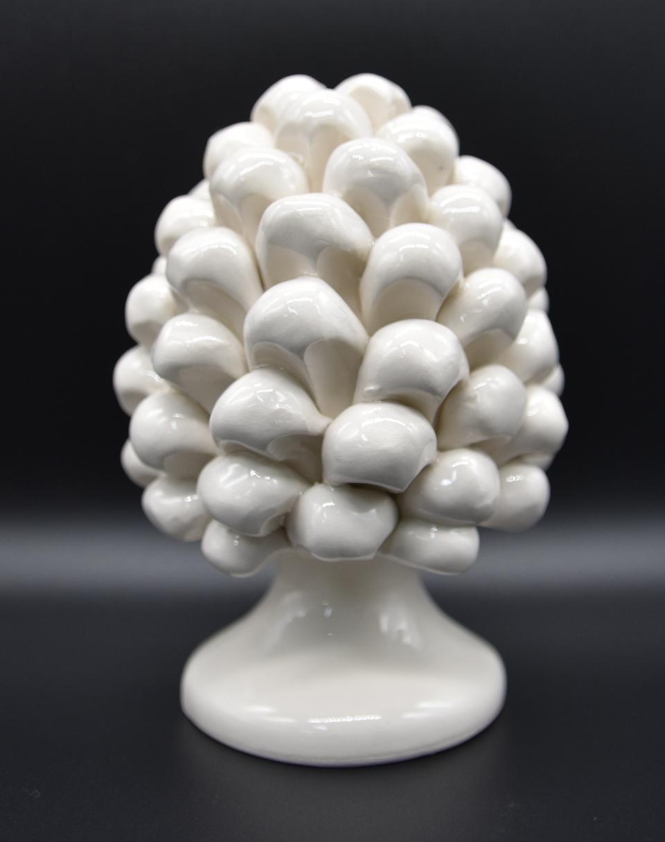 Pigna siciliana in ceramica bianco/bianco antico Produzione artigianale di Caltagirone h.15 cm