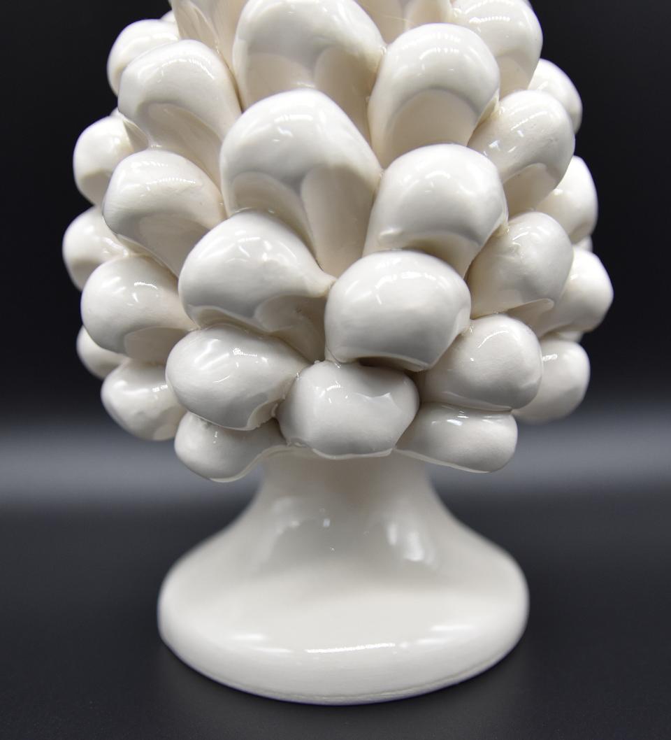 Pigna siciliana in ceramica bianco/bianco antico Produzione artigianale di Caltagirone h.15 cm