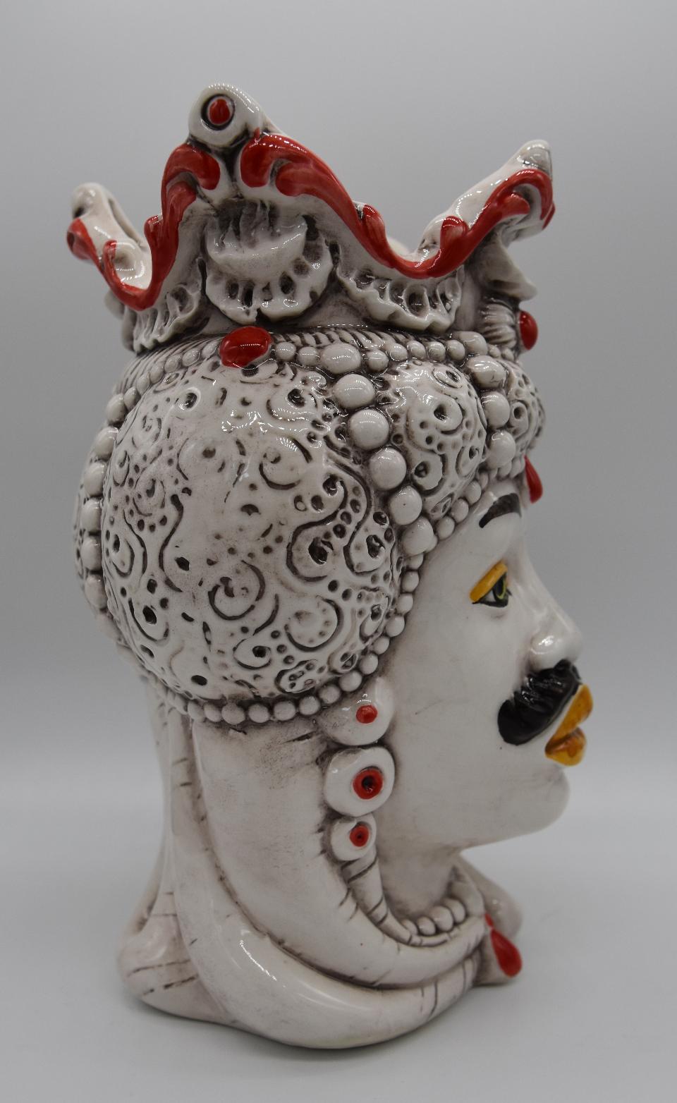 Coppia Teste di moro Emiro bianco antico/rosso Produzione artigianale di Caltagirone h.20 cm