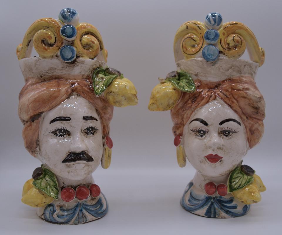 Coppia teste di moro con frutta Produzione artigianale di Caltagirone h.15 cm