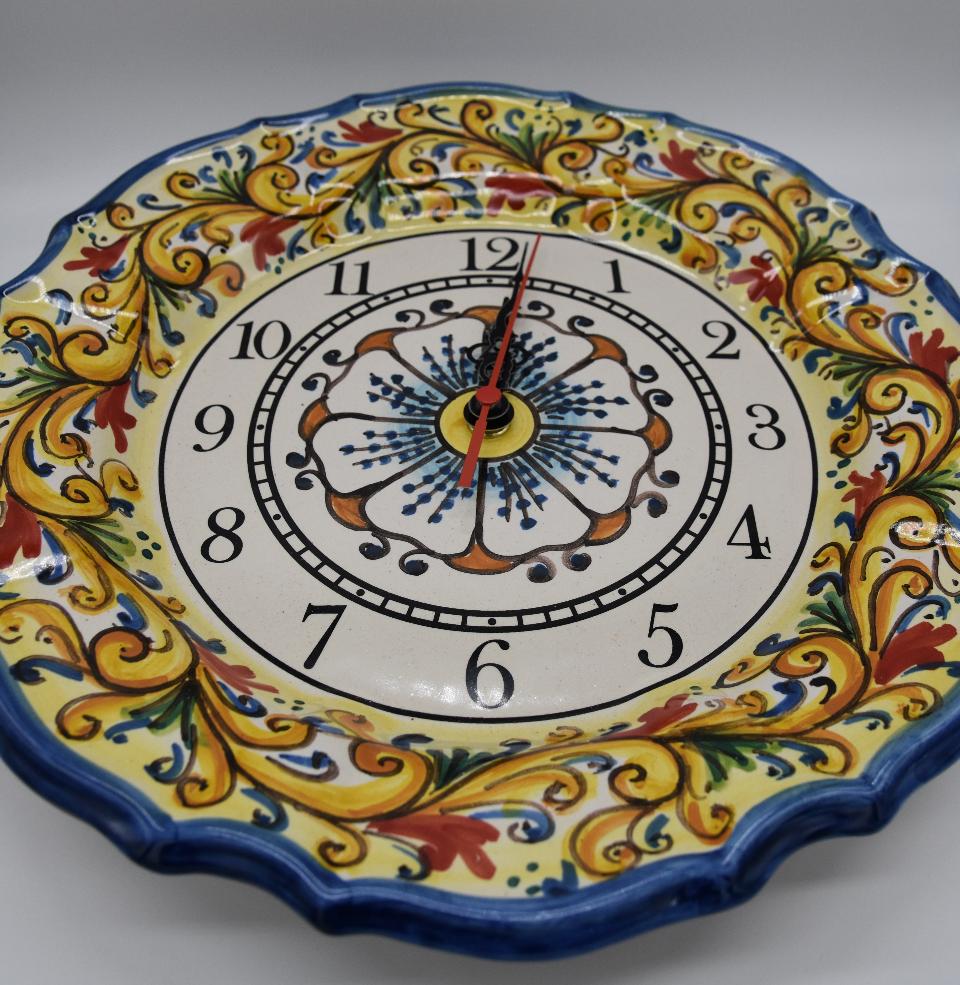 Orologio da parete in ceramica smerlato Produzione artigianale di Santo Stefano di Camastra Diametro 30cm