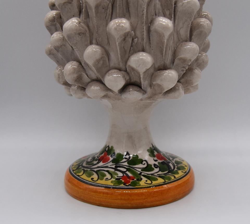 Pigna siciliana in ceramica bianco antico h.20 cm Produzione artigianale di Caltagirone con piede decorato