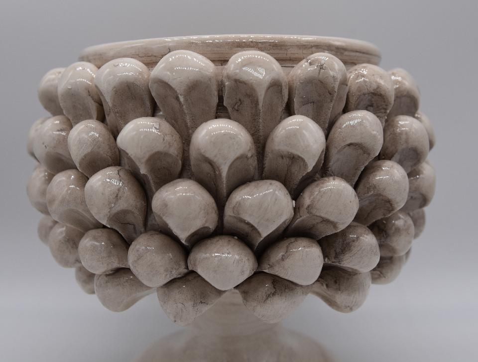 Mezza pigna h.15 cm bianco antico vaso porta pianta Produzione artigianale di Caltagirone con alzata